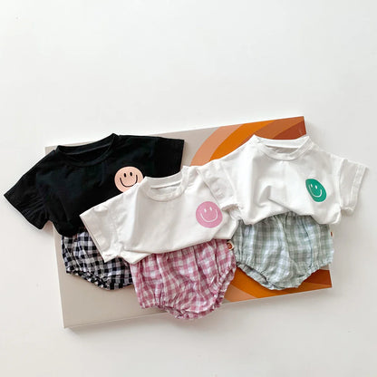 Soft infant cotton set: gentle smile face t-shirt and flexible plaid shorts material