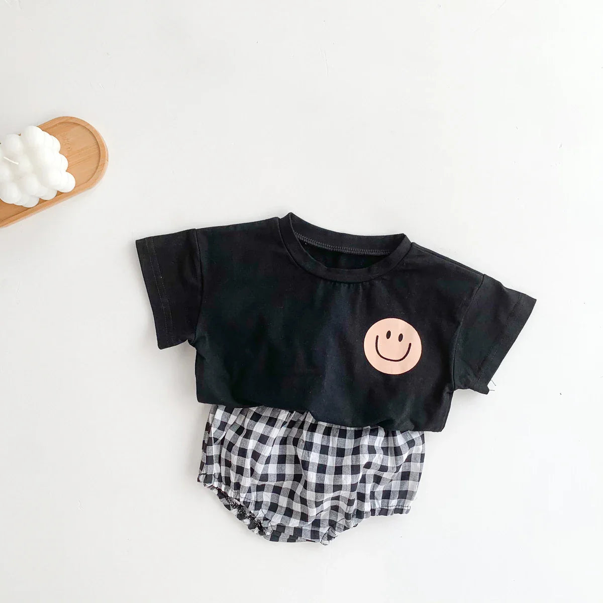 Casual baby fashion: unisex smile face tee with classic plaid shorts, summer wear