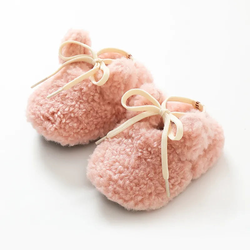 Anti-slip baby winter crib shoes, soft sole for ultimate comfort, suitable for boys and girls.