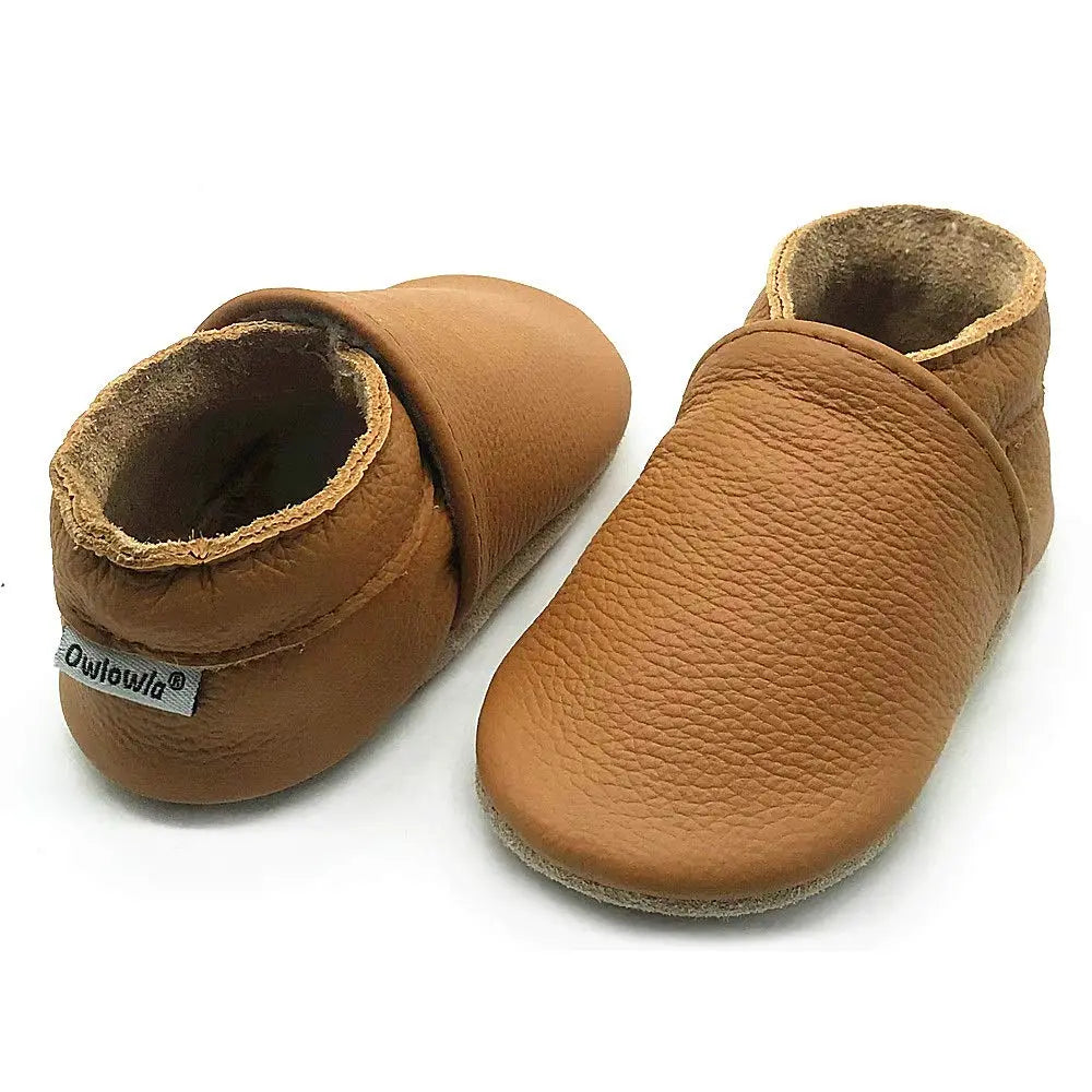 Adorable pink leather baby booties for newborns, comfortable infant shoes with elastic closure