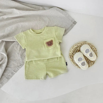 Comfortable baby boy/girl summer set with bear embroidery on a short-sleeved top and shorts.