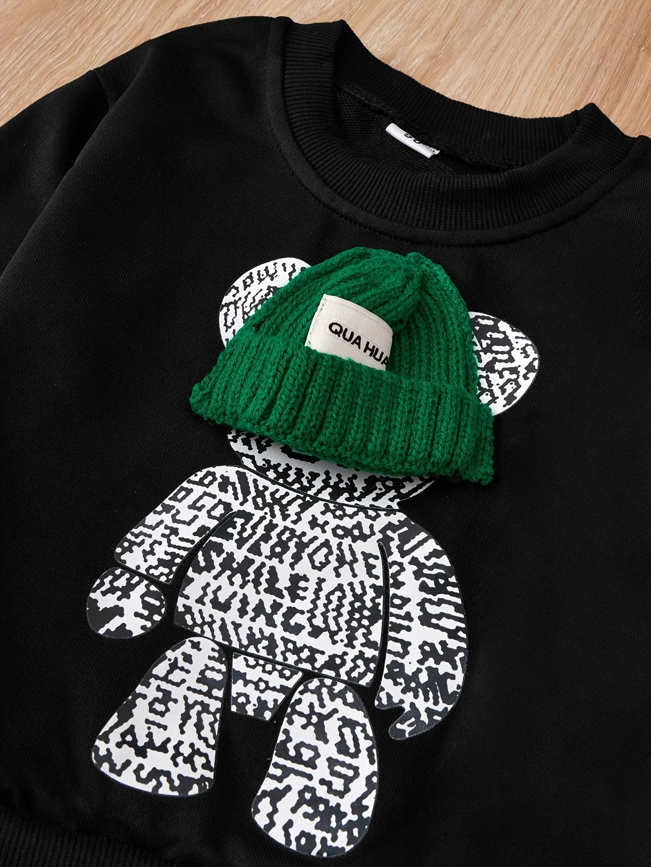 Unisex baby clothing set, long sleeve top and matching pants, ideal for cozy winter style