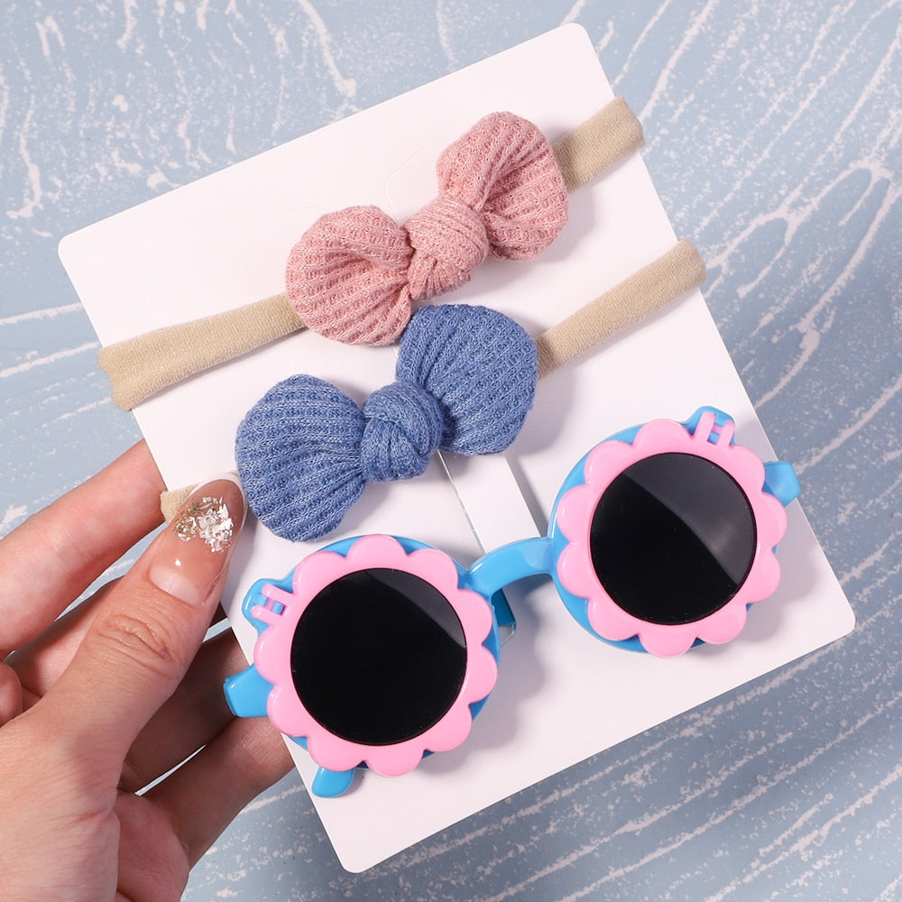Complete baby sun protection set: UV sunglasses & fabric bow. Comfort & style for babies.