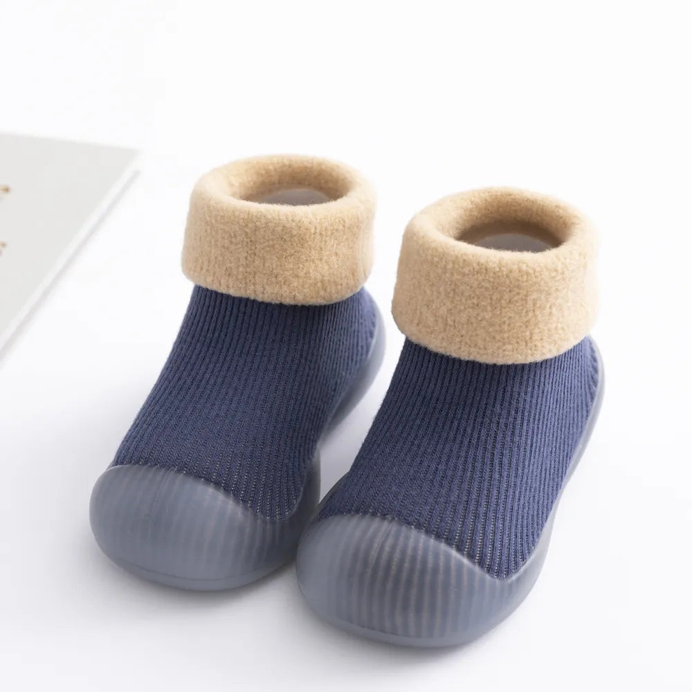 Baby winter knitted booties, plush interior, flexible sole