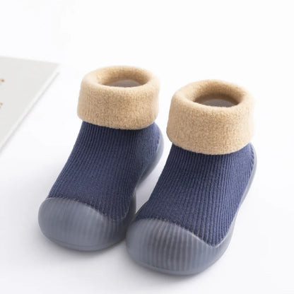 Baby winter knitted booties, plush interior, flexible sole