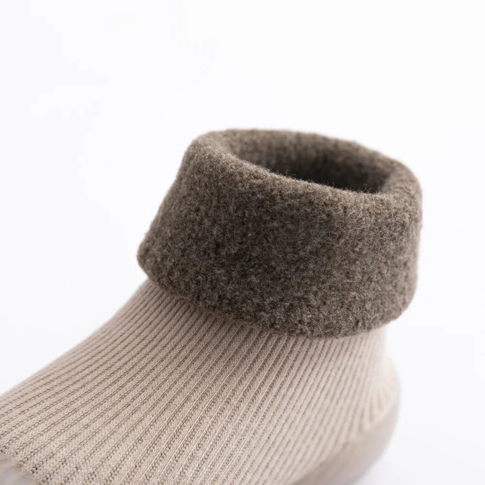 Baby soft sole winter shoes, breathable knit, anti-slip base
