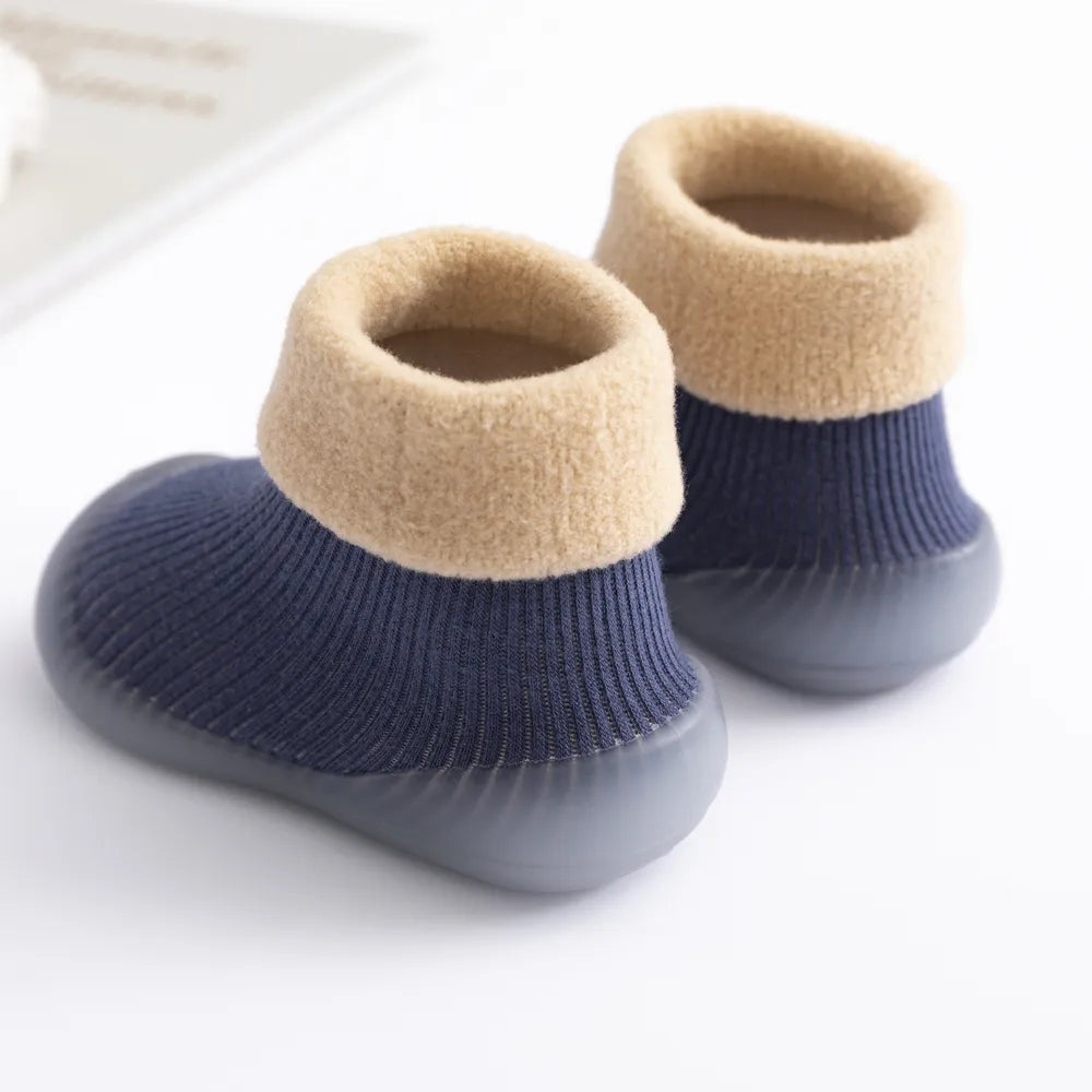 Newborn unisex winter footwear, soft sole, non-slip bottom
