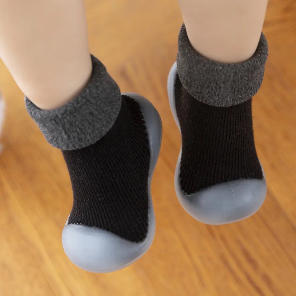 Toddler comfortable soft sole shoes, warm knitted exterior