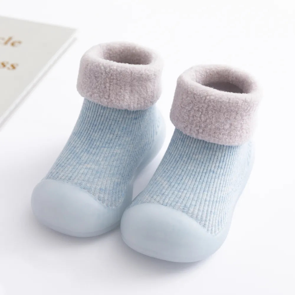 Newborn winter footwear, fuzzy lining, flexible anti-slip sole