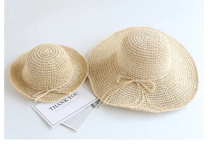 Children's foldable straw sun hat, perfect for beach trips & outdoor play.