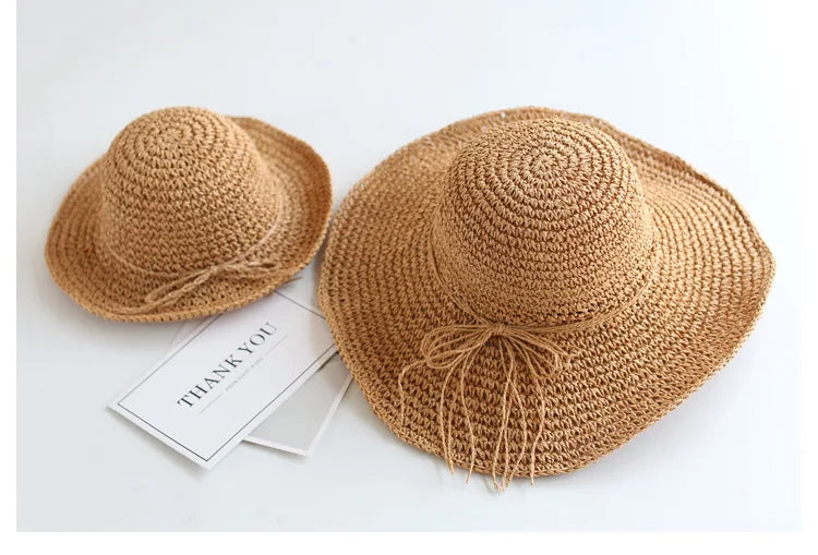 Kids' essential summer hat: foldable brown straw, perfect for sunny outdoor activities.