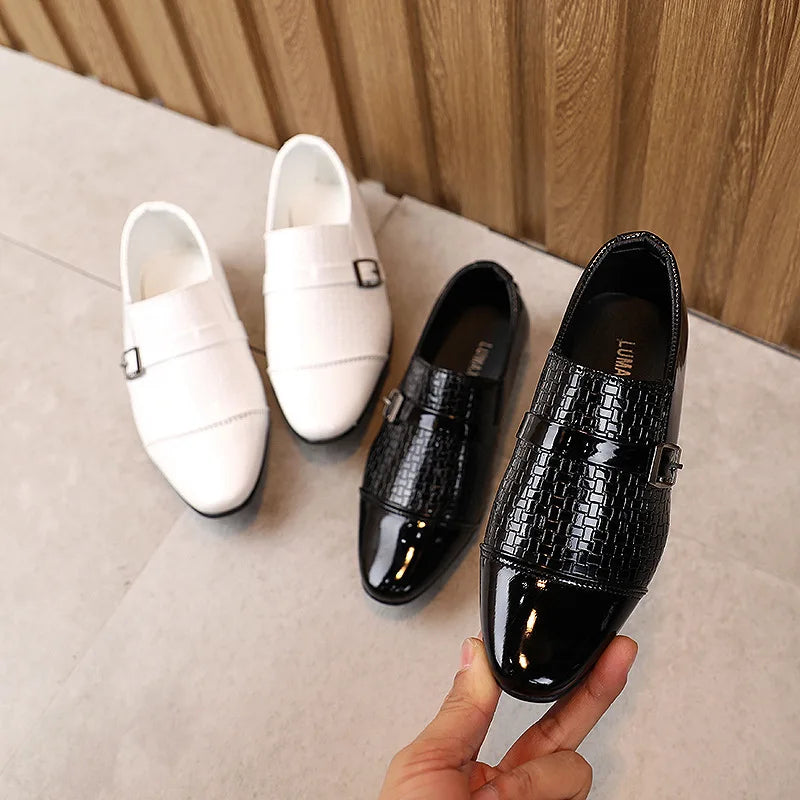 Toddler formal black shoes made of patent leather, suitable for special occasions