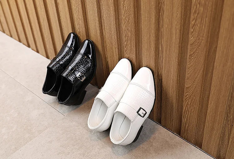 Black patent leather flat shoes for young boys, versatile for any formal party