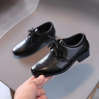 Boys' black PU leather formal shoes for weddings, parties, or school uniforms.