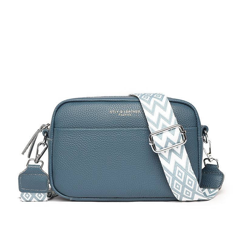 Trendy women's chic crossbody bag, a fashionable accessory to elevate your daily style statement.