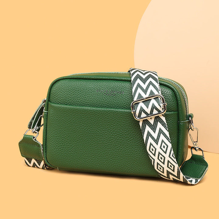 Practical and chic women's everyday bag, a fashionable crossbody handbag for daily essentials.