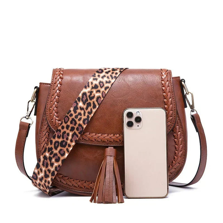 Elegant shoulder bag for women, a chic brown saddlebag with a stylish tassel, perfect for daily use.