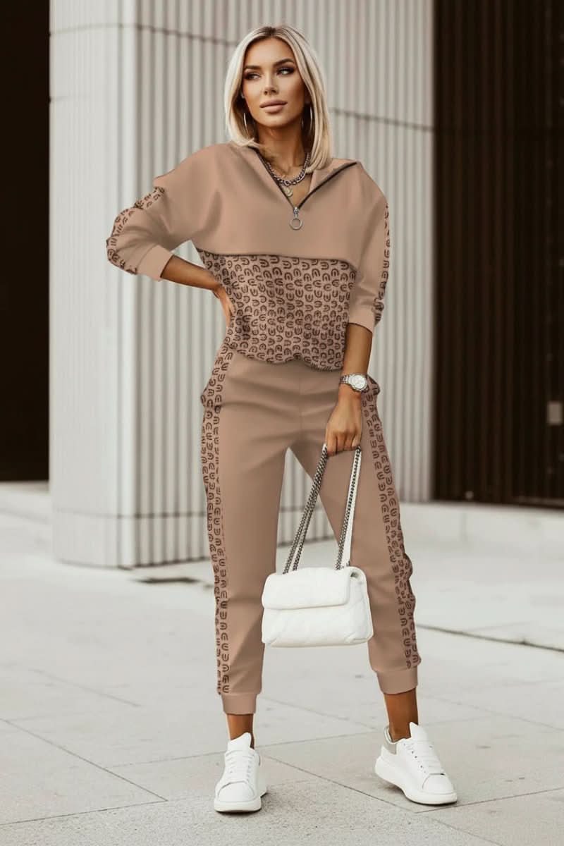 Comfortable women's lounge set, a two-piece casual tracksuit in soft fabric for relaxation & everyday style.