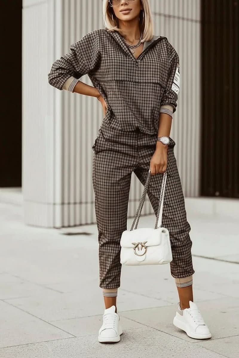 Versatile women's two-piece casual tracksuit, a comfortable lounge wear set for active or relaxed everyday style.