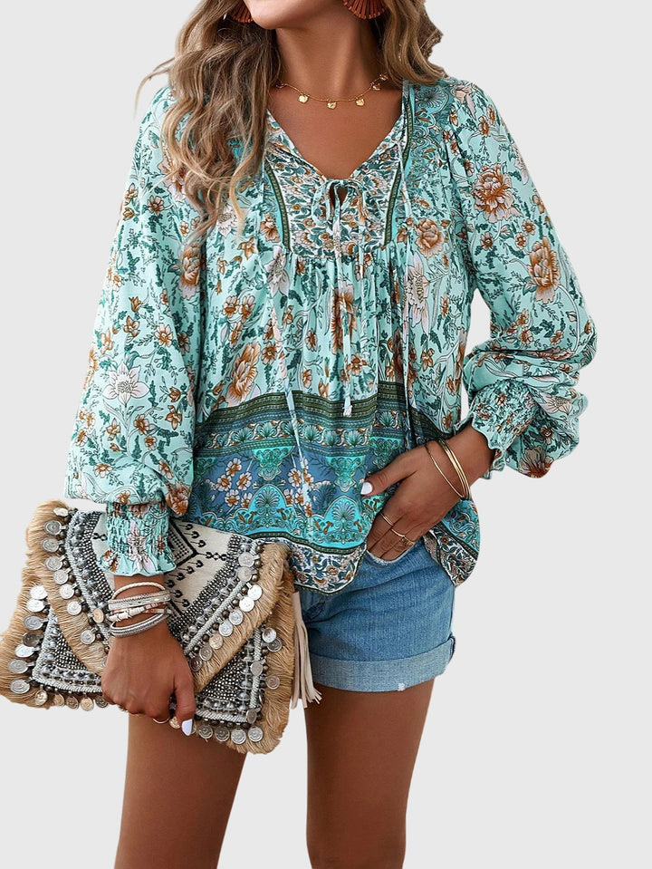 Versatile women's fashion pullover sweater, an elegant and chic long sleeve top for everyday wear.