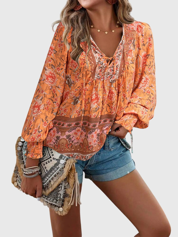 Stylish women's pullover sweater, chic long sleeve top offering elegant comfort for modern fashion.
