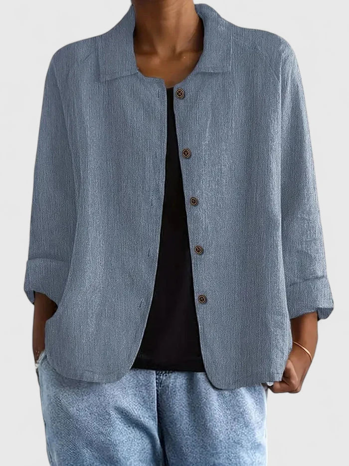 Comfortable women's classic long-sleeve blouse. Effortless style for casual or sophisticated daily wear.