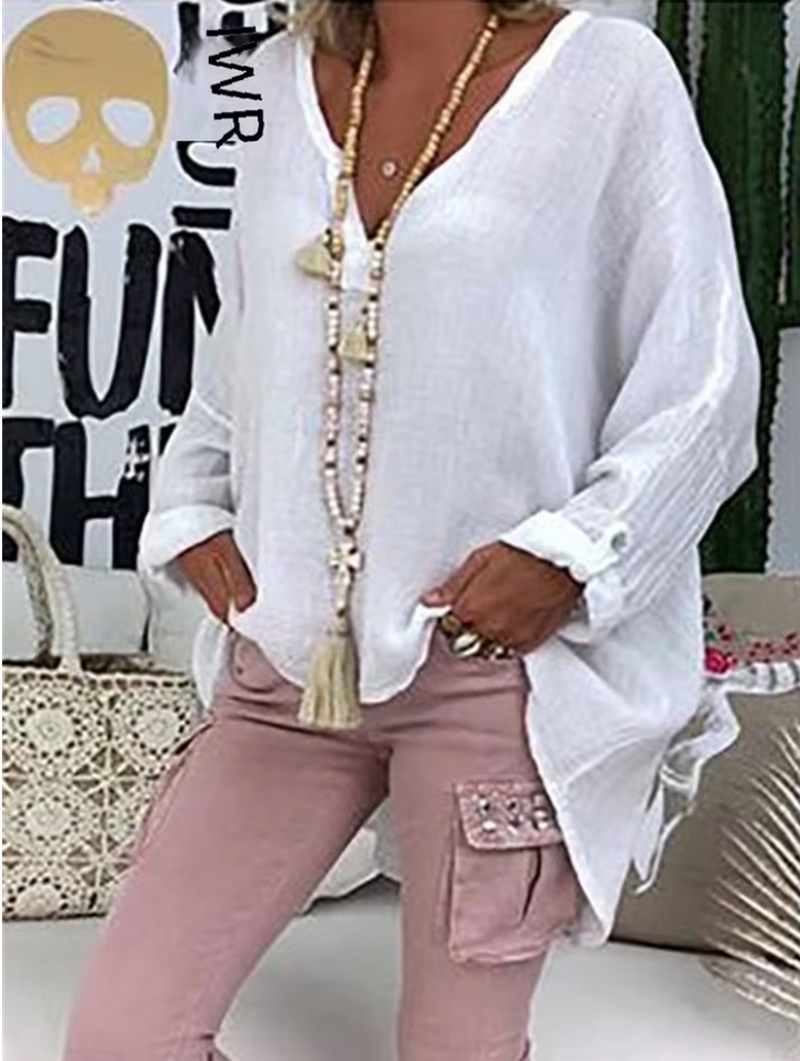 Modern long sleeve oversized blouse for women, featuring a relaxed fit. Elegant and comfortable for everyday fashion.
