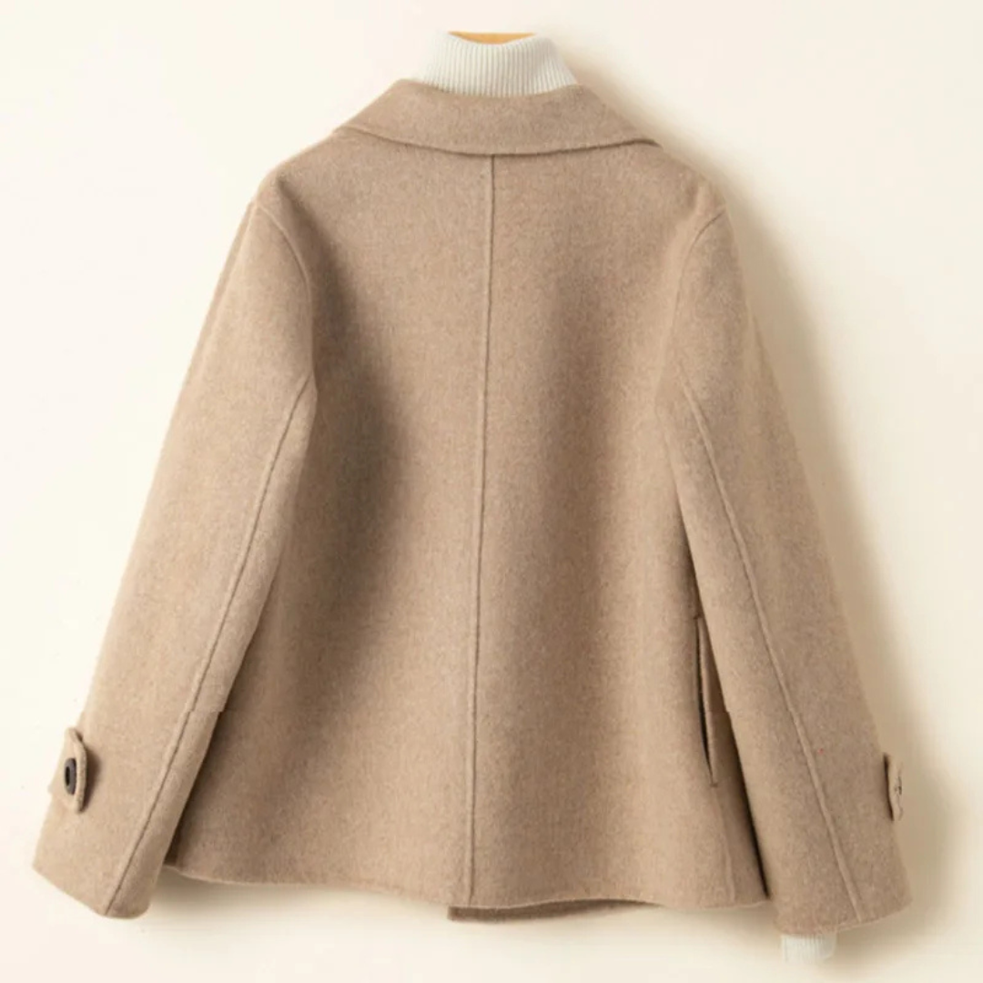 Elegant women's tailored blazer, single-button design, ideal for a sophisticated business casual look.