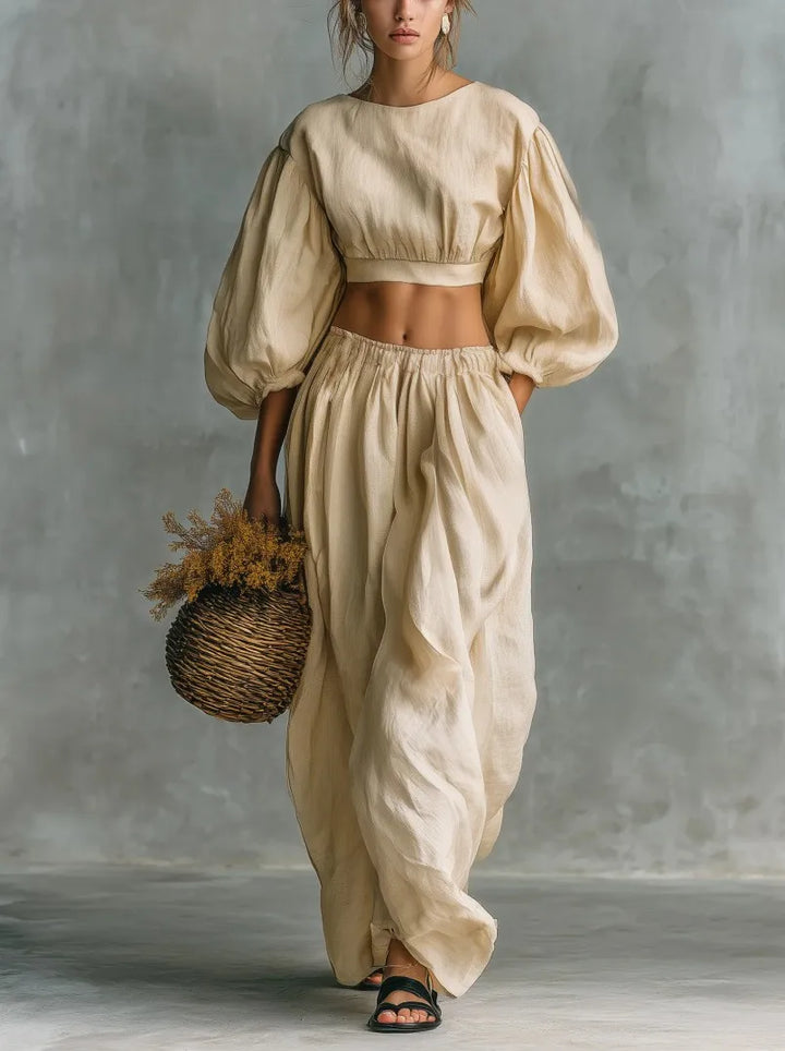 Versatile women's two-piece trouser set with balloon sleeves & wide-leg pants. Great for casual or vacation wear.