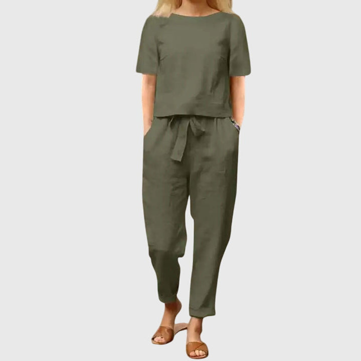 Effortless women's two-piece set featuring a stylish crop top and comfortable wide-leg trousers. Casual & versatile.