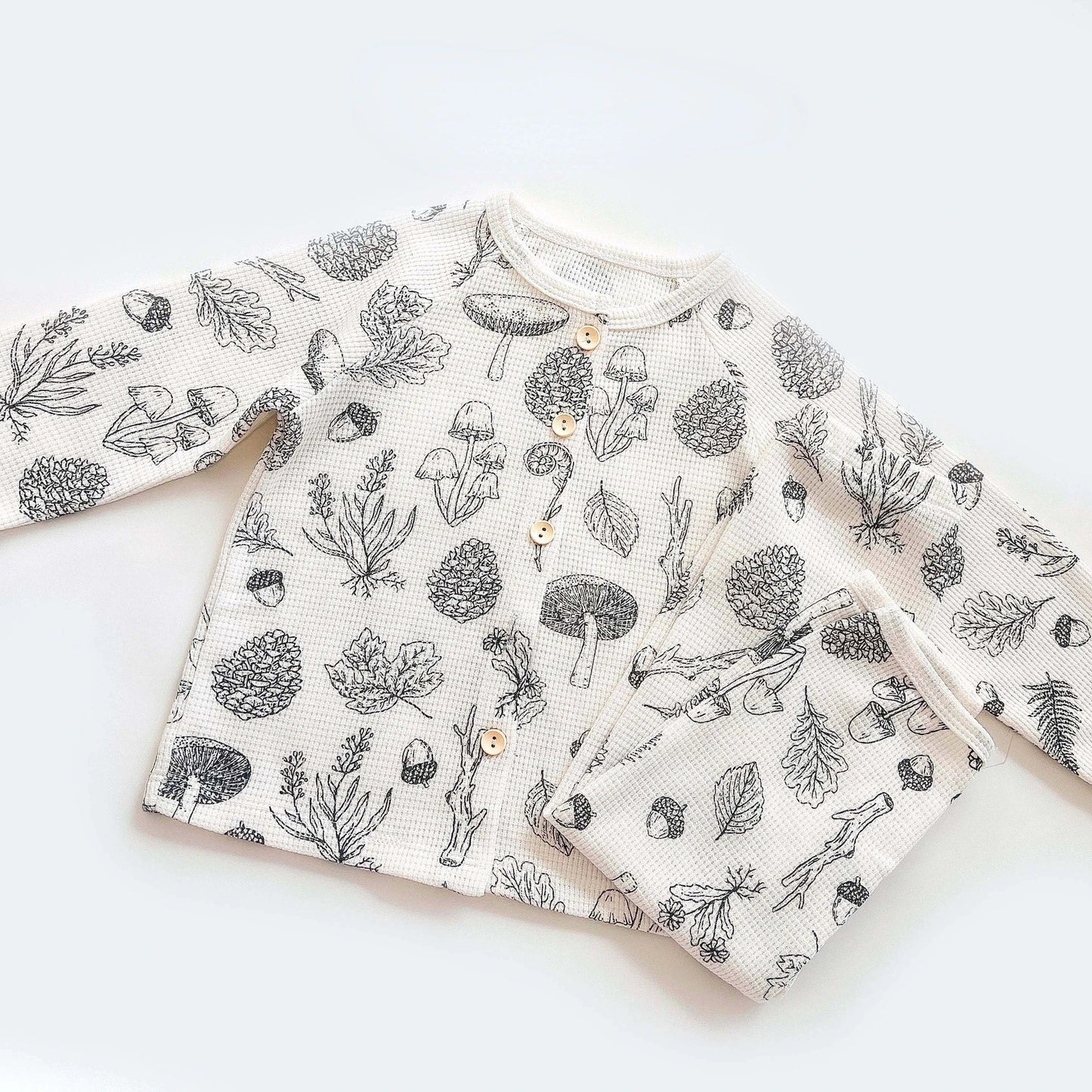 Unisex children's airy cotton sleepwear, a comfortable and stylish choice for young adventurers