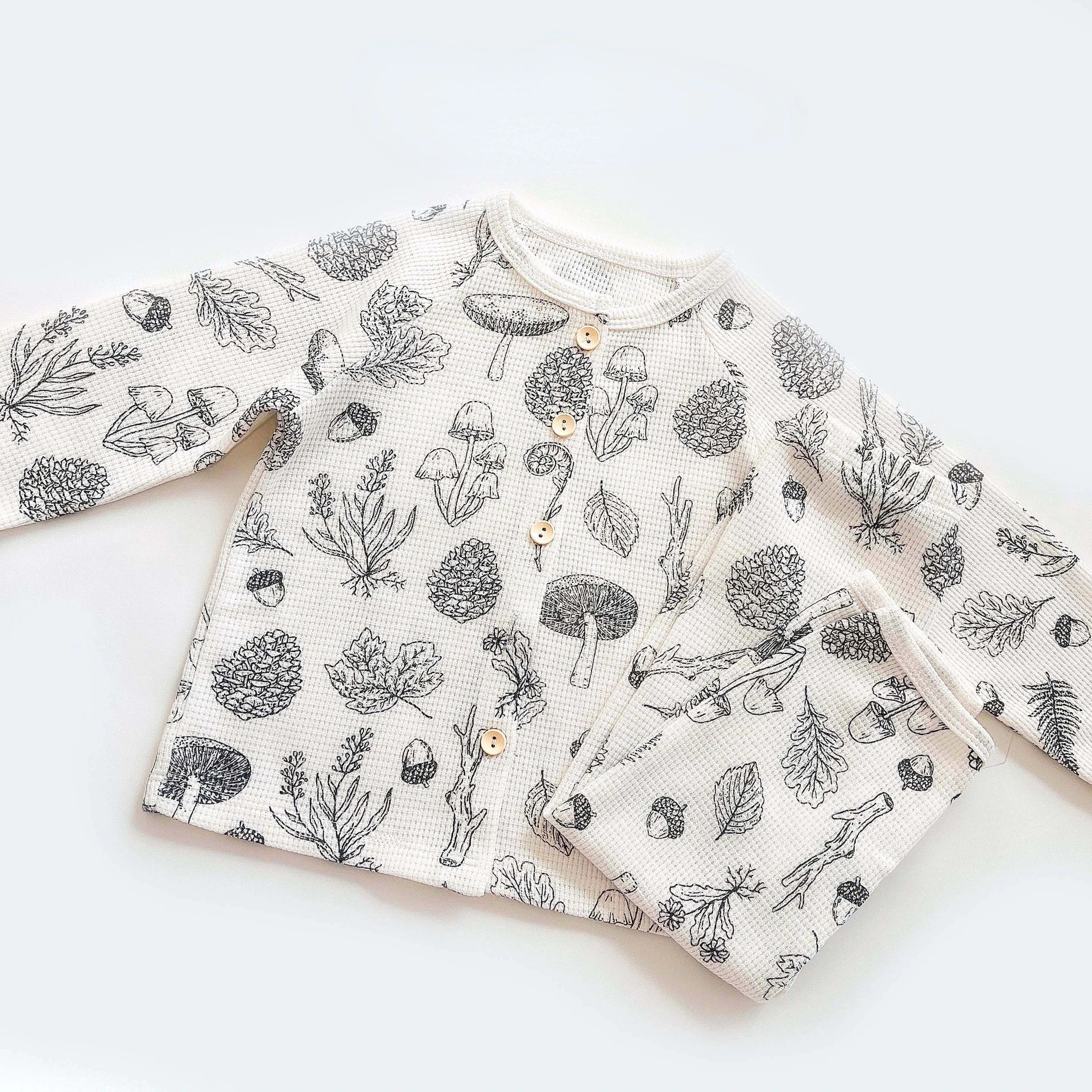 Unisex children's airy cotton sleepwear, a comfortable and stylish choice for young adventurers