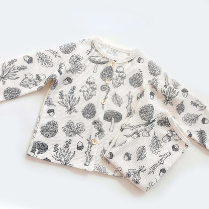 Unisex children's airy cotton sleepwear, a comfortable and stylish choice for young adventurers