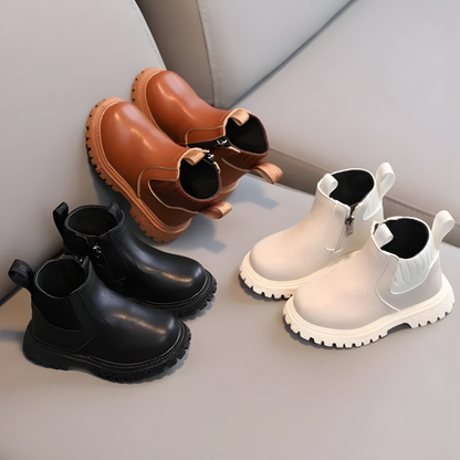 Children's cozy winter ankle boots in brown, perfect for active toddlers and kids' playtime.