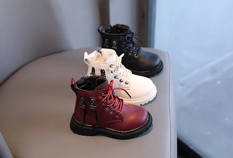 Grey child's winter ankle boots, waterproof, practical zip for easy wear, sturdy design