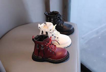 Grey child's winter ankle boots, waterproof, practical zip for easy wear, sturdy design