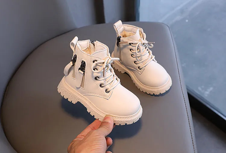 Green rubber ankle boots for kids, zip-up, waterproof, designed for winter outdoor activities