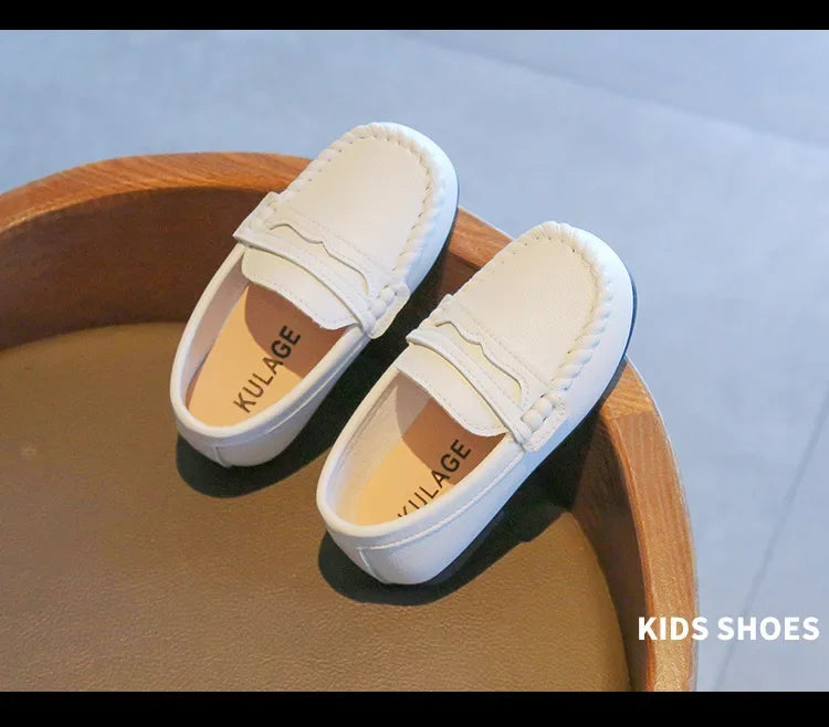 Boys' black leather slip-on school uniform loafers, easy to clean and comfortable to wear.