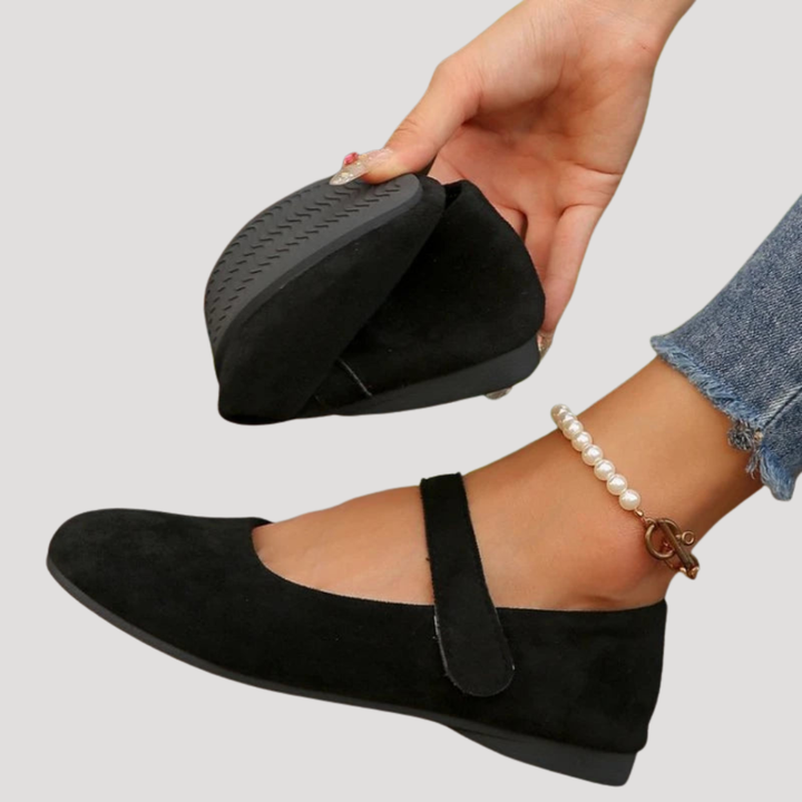 Elegant women's Mary Jane flats featuring a secure buckle strap. Comfortable and stylish for versatile wear.