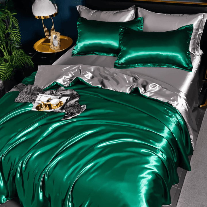 Soft touch polyester duvet cover, perfect for a cozy bedroom, designed for luxury and all-season comfort.