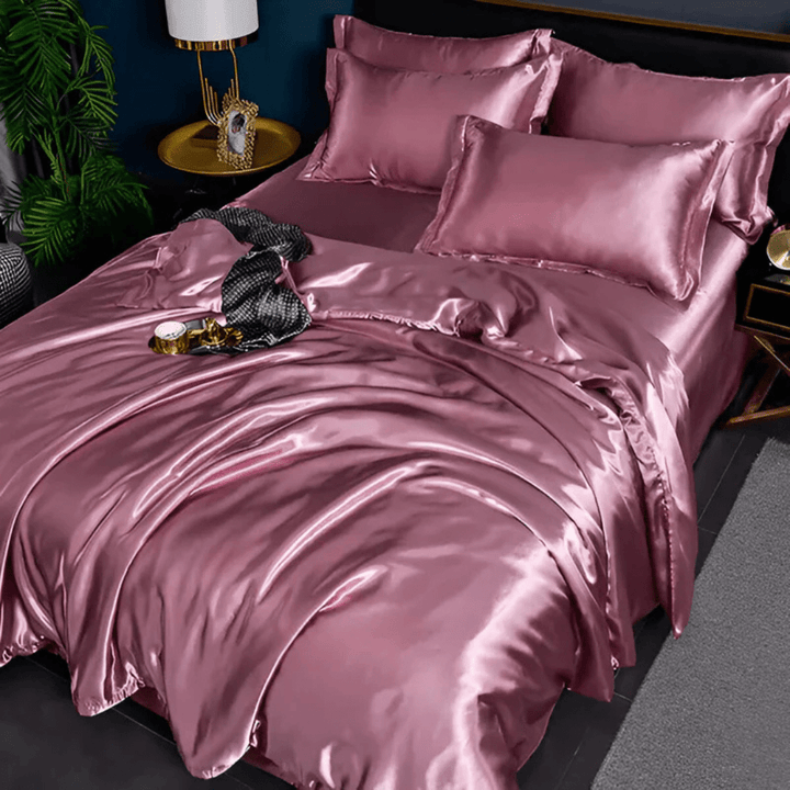 Seamless luxurious polyester duvet cover, enhancing your bedroom with ultimate comfort & style.