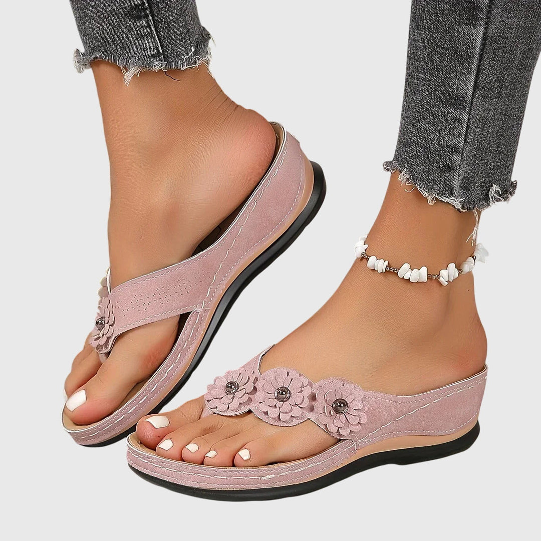 Stylish women's orthopedic flip flops, ideal for all-day comfort, featuring strong arch and foot support.