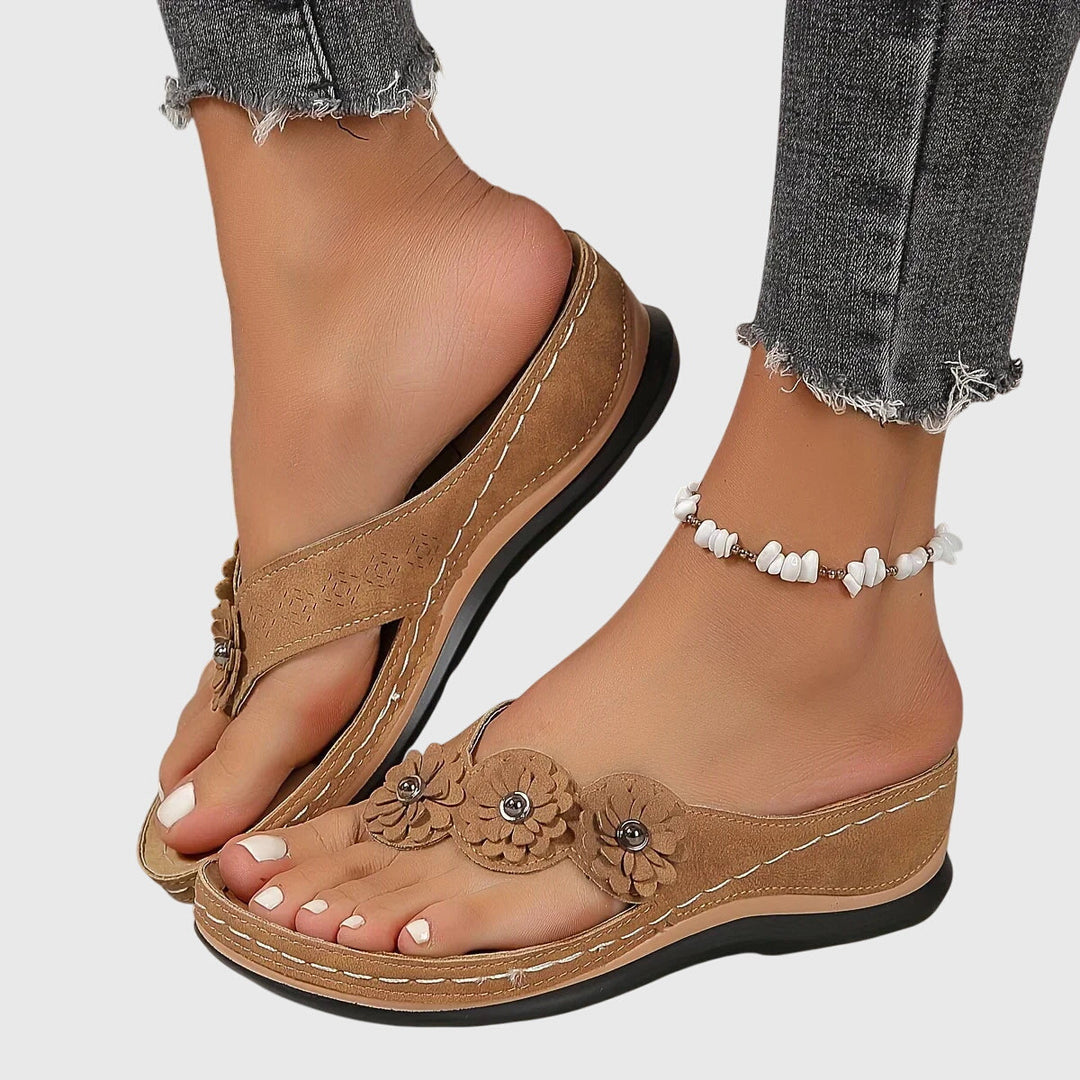Ergonomic women's sandals with arch support, perfect for summer, daily comfort, and shock absorption technology.