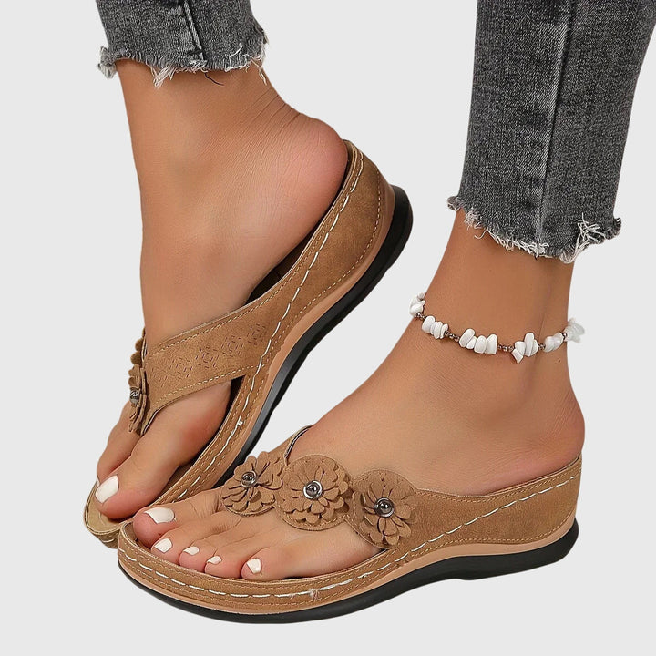 Ergonomic women's sandals with arch support, perfect for summer, daily comfort, and shock absorption technology.