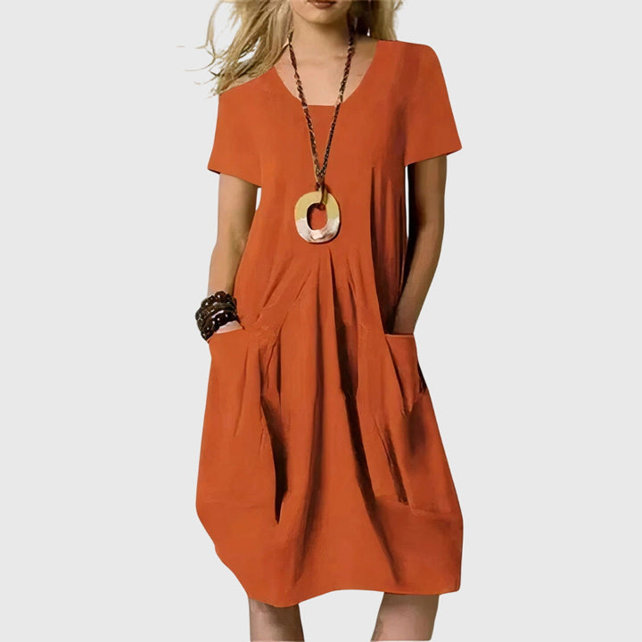 Comfortable women's A-line casual dress with convenient pockets, perfect for everyday wear and versatile styling.