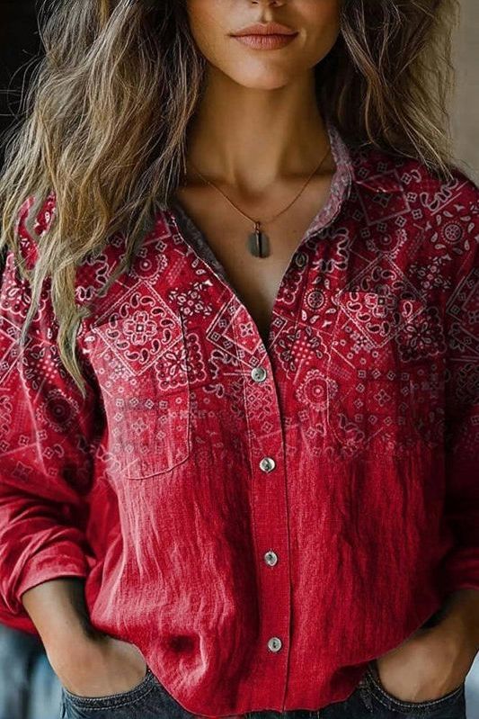 Comfortable women's long sleeve blouse in a relaxed fit, perfect for elegant everyday wear or casual outings.