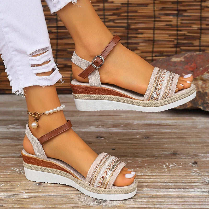 Comfortable women's summer sandals with adjustable straps, perfect for casual everyday wear and beach trips.
