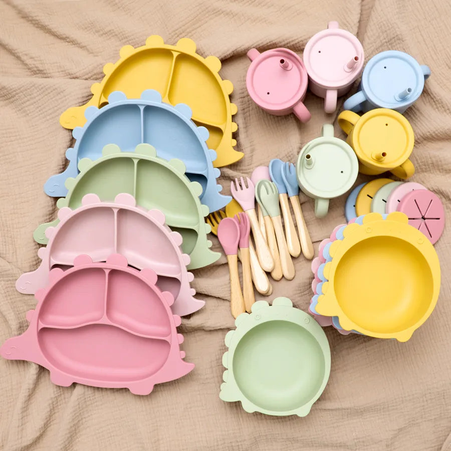Stackable BPA-Free silicone baby feeding plate and bowl, saving space in the kitchen.