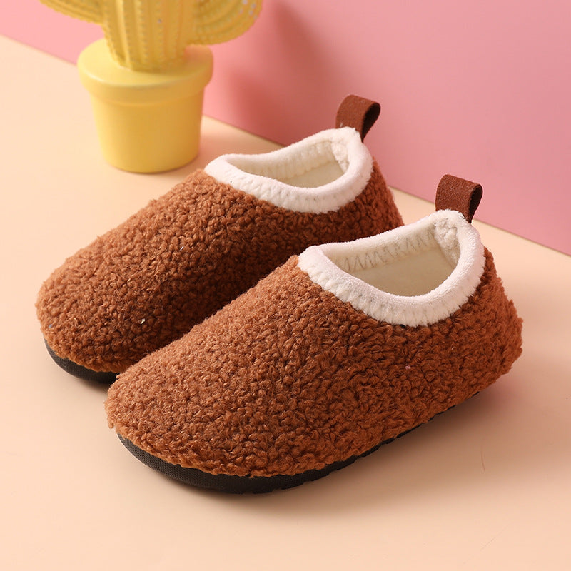 Winter slippers for toddlers, featuring a cozy design and anti-slip grip for indoor play