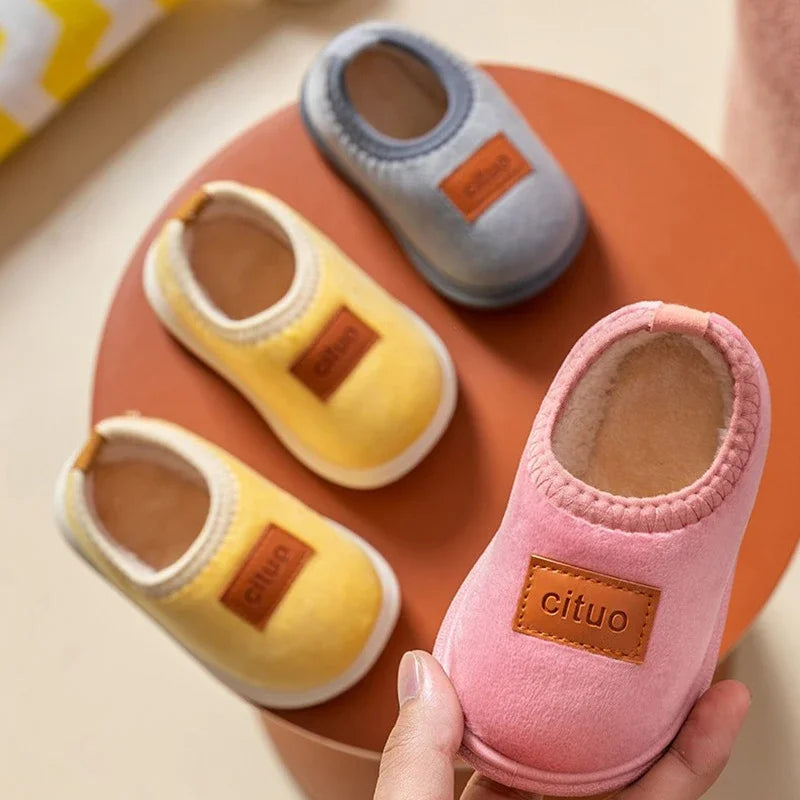 Cozy children's winter house slippers with anti-slip soles, perfect for toddlers.